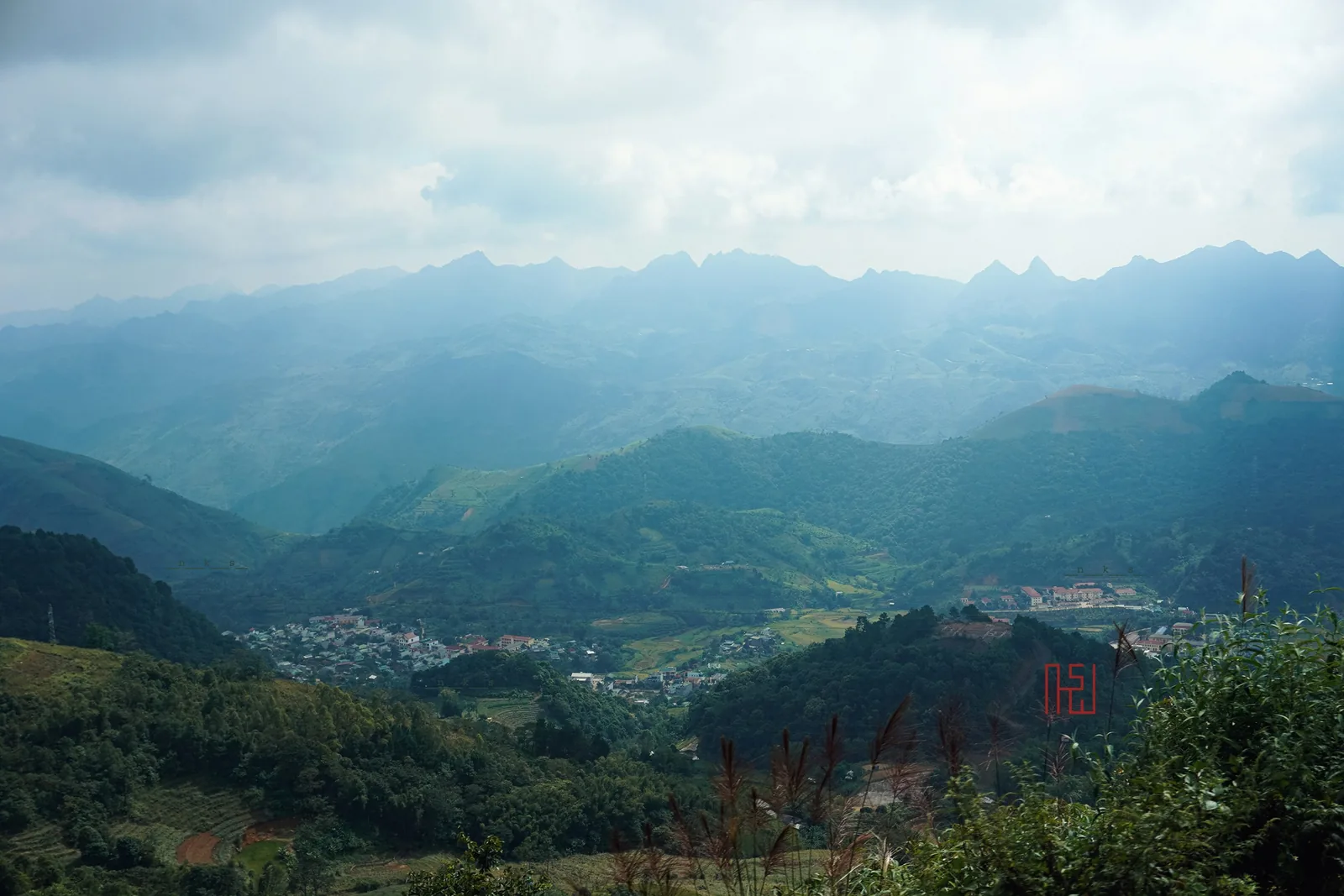 Thung lũng và núi ở vùng Bắc Yên, Sơn La