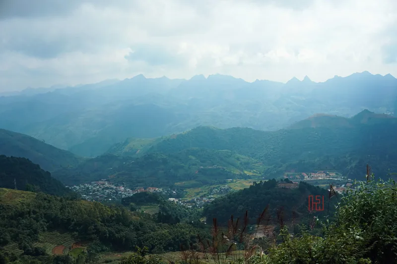 Thung lũng và núi ở vùng Bắc Yên, Sơn La